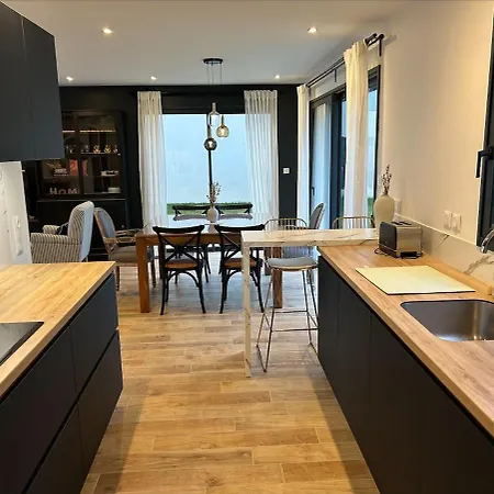Prázdninový dům La Normandine, Mer, Histoire, Debarquement Gold Beach, Maison 4 Chambres, Spacieuse Avec Jardin Et Parking Gratuit Asnelles