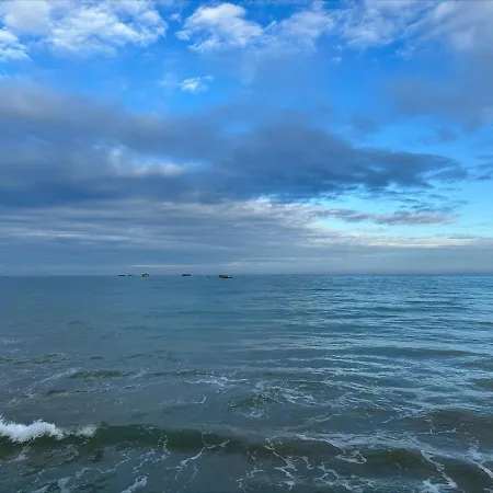 Prázdninový dům La Normandine, Mer, Histoire, Debarquement Gold Beach, Maison 4 Chambres, Spacieuse Avec Jardin Et Parking Gratuit Asnelles