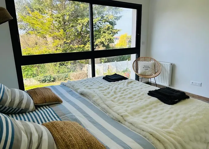 La Normandine, Mer, Histoire, Debarquement Gold Beach, Maison 4 Chambres, Spacieuse Avec Jardin Et Parking Gratuit Holiday home